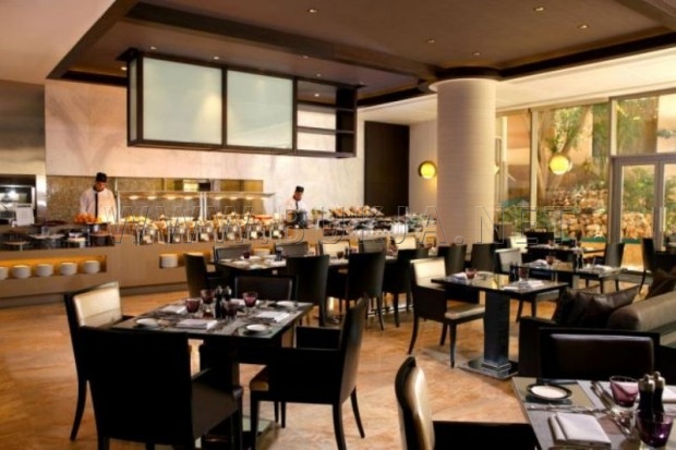 1442327496_olive_garden_restaurant_amp_terrace_at_gefinor_rotana